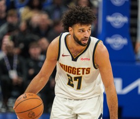 体育直播-记者：绿军想通过夹击穆雷迫使对方犯错 但掘金的处理球很成熟