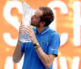 上海体育-梅德维德夫真“硬”！ 两个月从掉出前10打回世界第4